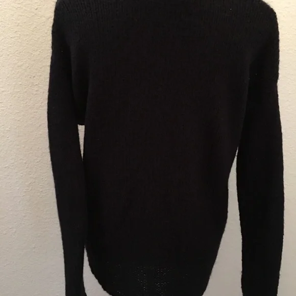 ❤️SOLD❤️Forever 21 black sweater size medium V Neck Excellent versatile - Picture 3 of 4